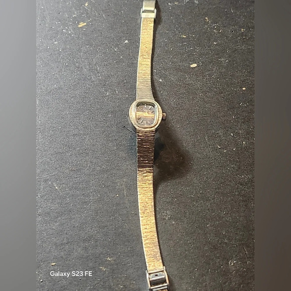 Vintage 50s or early 60s  Benrus Citation womens watch - Picture 6 of 8